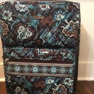Vera Bradley Clothe Rolling Suite Case